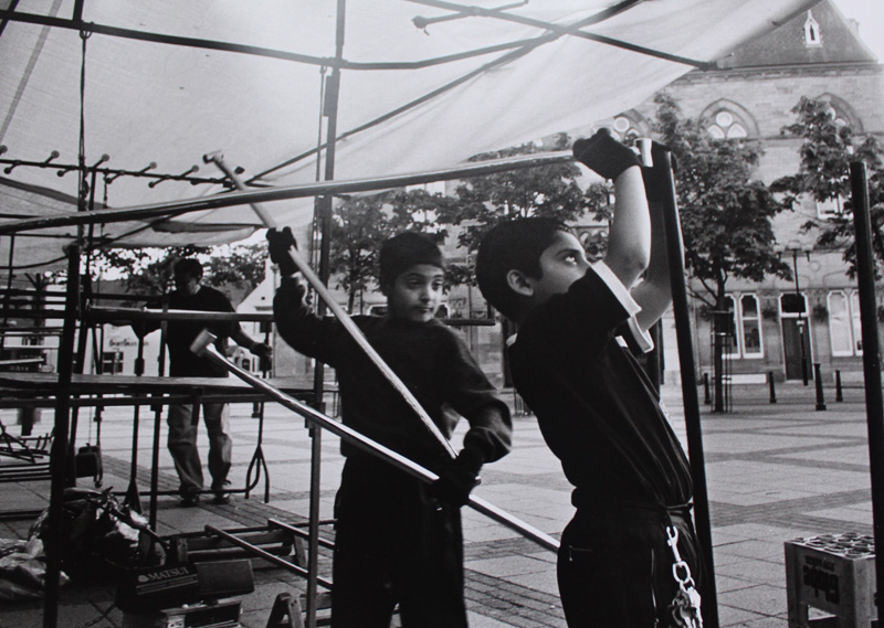 <h2>SETTING UP FOR MARKET DAY</h2><p class='caption'></p>